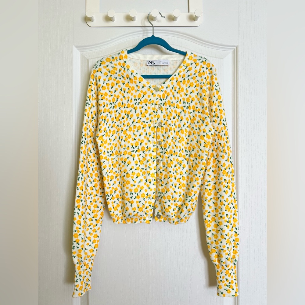 ZARA 🌼 Yellow Floral Cardigan